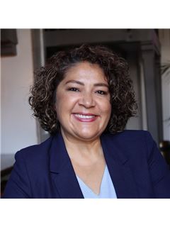 Vicky Chavez - RE/MAX Marketplace