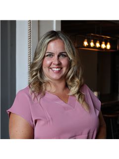 Kelly Olivo - RE/MAX Marketplace