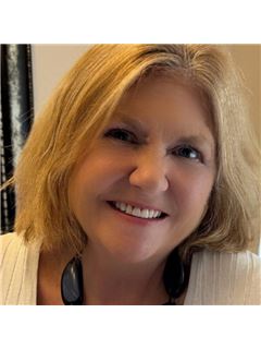 Genevieve Stoll - RE/MAX Champions