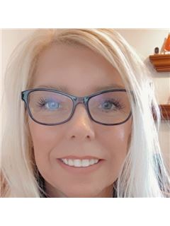 Broker/Owner - Tammy Hitts - REMAX Results