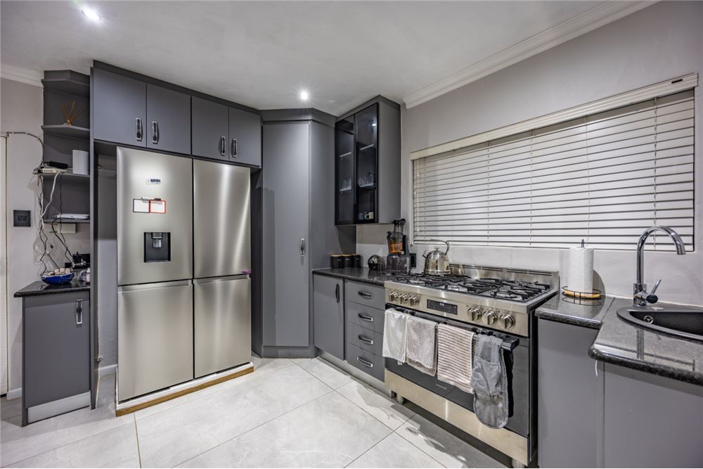 Residential - House - Willow Acres Estate, Gauteng - South Africa - 16 - 1031414150-99