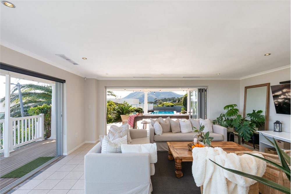 Residential - House - Camps Bay, Western Cape - South Africa - 9 - 1031426029-42
