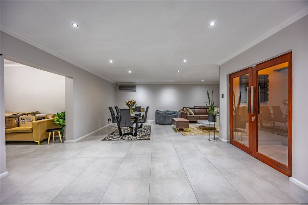 Residential - House - Willow Acres Estate, Gauteng - South Africa - 11 - 1031414150-99