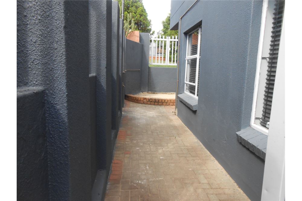 Residential - House - Eersterust, Gauteng - South Africa - 37 - 1031414129-89