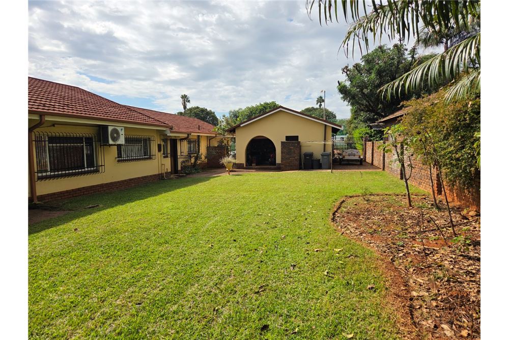 Residential - House - Theresapark, Gauteng - South Africa - 43 - 1031414013-134