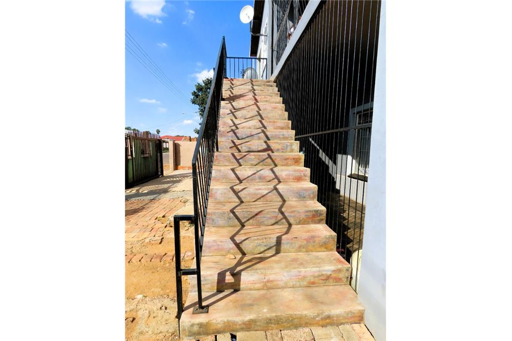Residential - House - Eersterust, Gauteng - South Africa - 14 - 1031414016-175