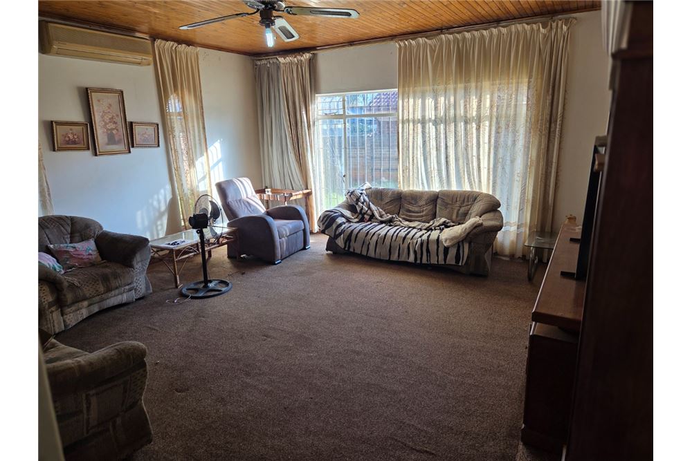 Residential - House - Theresapark, Gauteng - South Africa - 31 - 1031414013-134