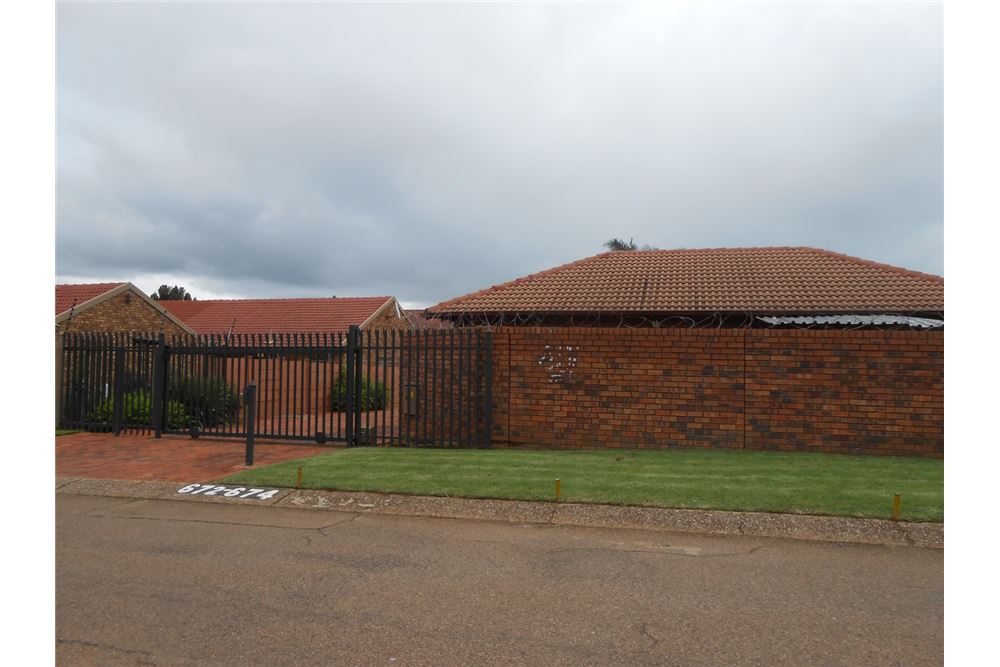 Residential - House - Garsfontein, Gauteng - South Africa - 3 - 1031414129-88