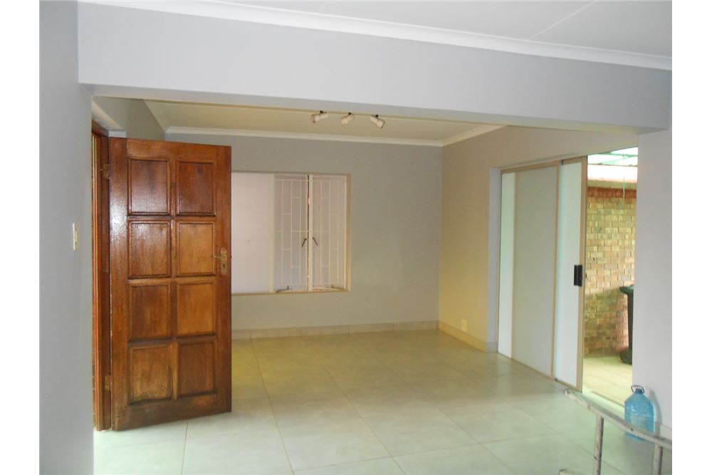 Residential - House - Garsfontein, Gauteng - South Africa - 7 - 1031414129-88