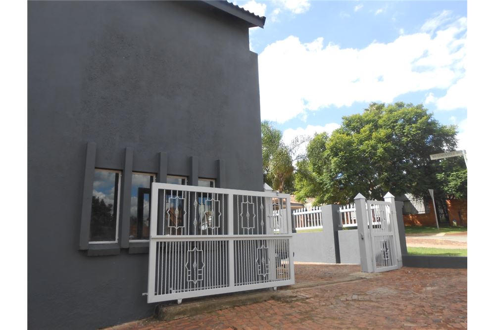 Residential - House - Eersterust, Gauteng - South Africa - 4 - 1031414129-89