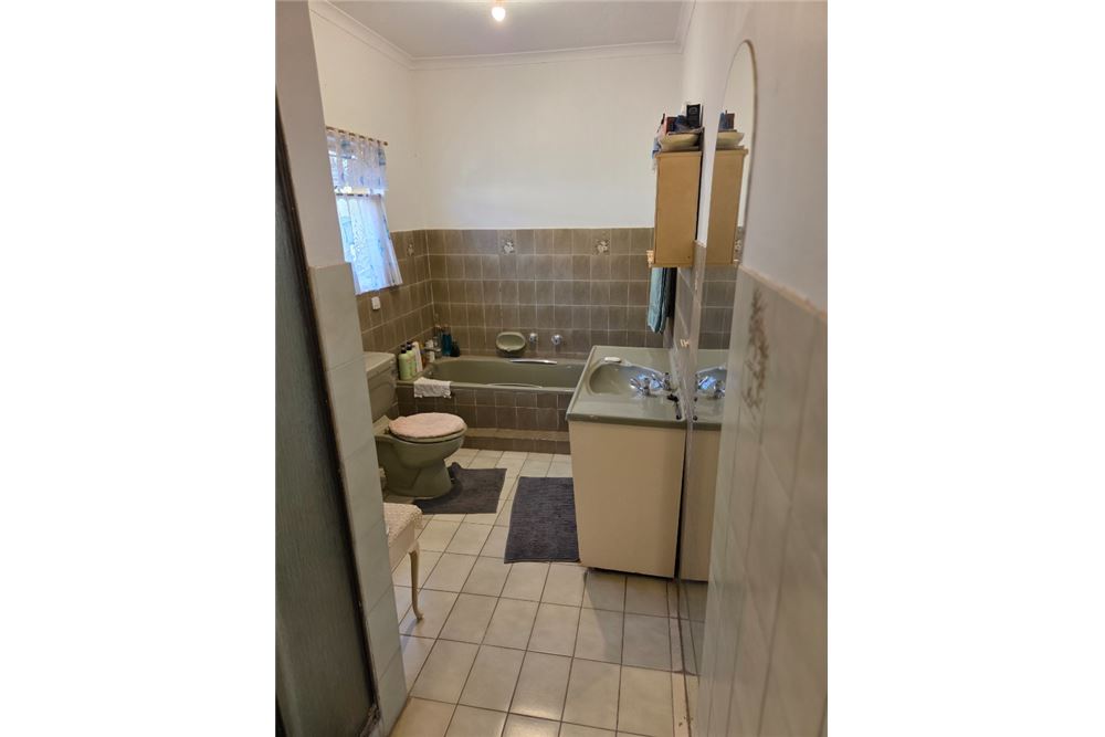 Residential - House - Theresapark, Gauteng - South Africa - 17 - 1031414013-134