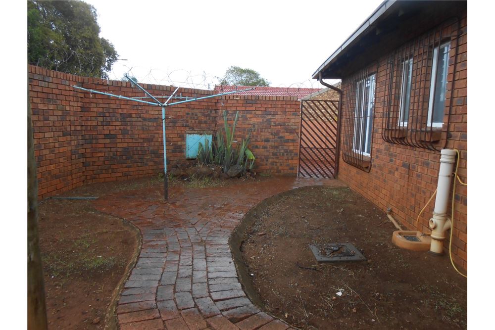 Residential - House - Garsfontein, Gauteng - South Africa - 22 - 1031414129-88