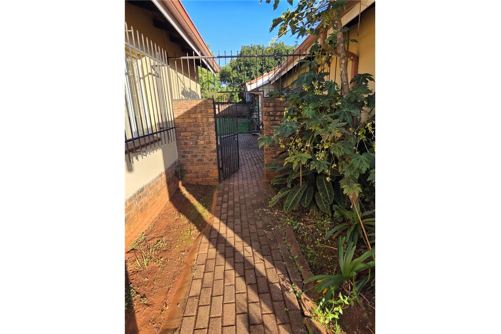 Residential - House - Theresapark, Gauteng - South Africa - 45 - 1031414013-134
