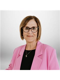 Marci Lee Csumrik - RE/MAX Right Move