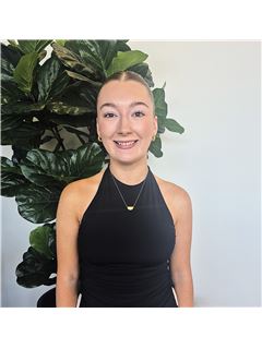 Associate - Kayla Rowe - REMAX Regency