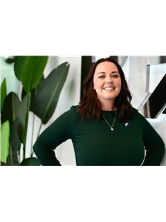 Associate - Jackie Hardstaff - REMAX Regency