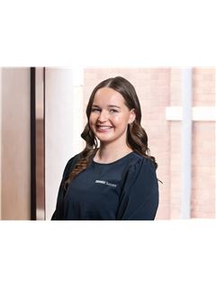 Associate - Lilly Sinnamon - REMAX Success