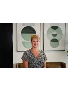 Office Staff - Joanne Meredith - REMAX Regency