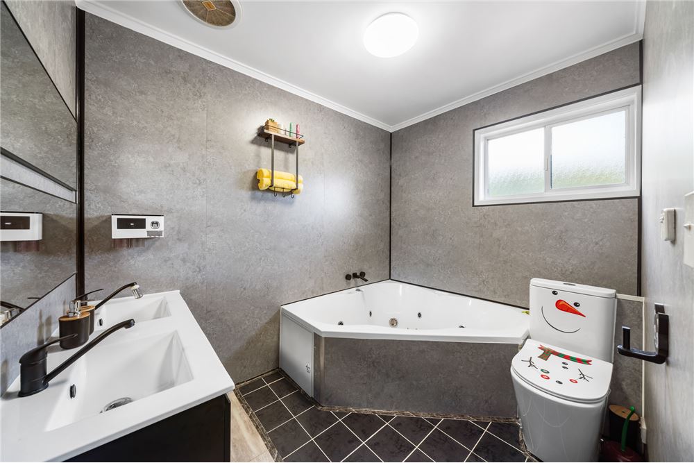Residential - House - Darling Heights, Australia - Australia - 12 - 1043167004-150