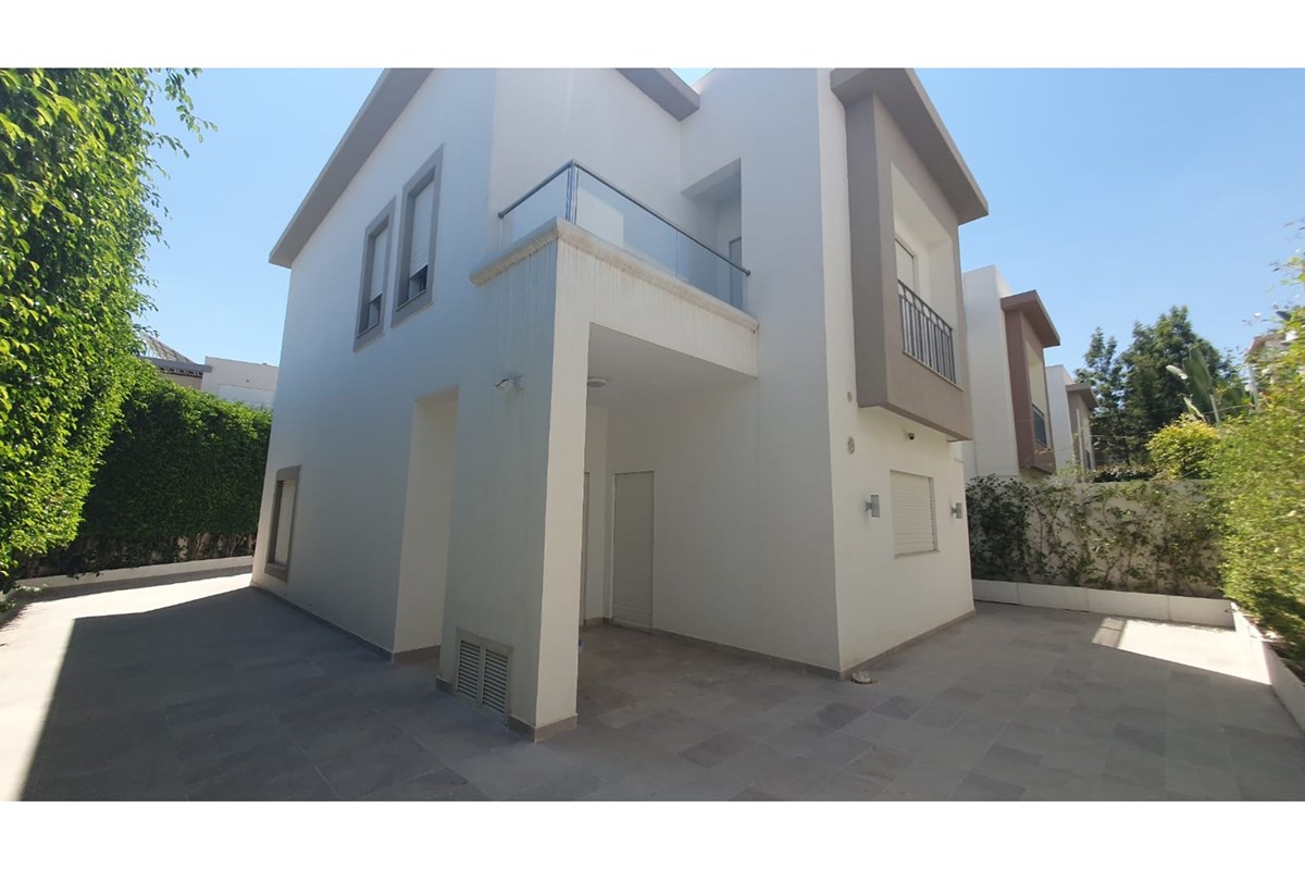 A LOUER TRIPLEX À SOUKRAMEUBLÉE où VIDE