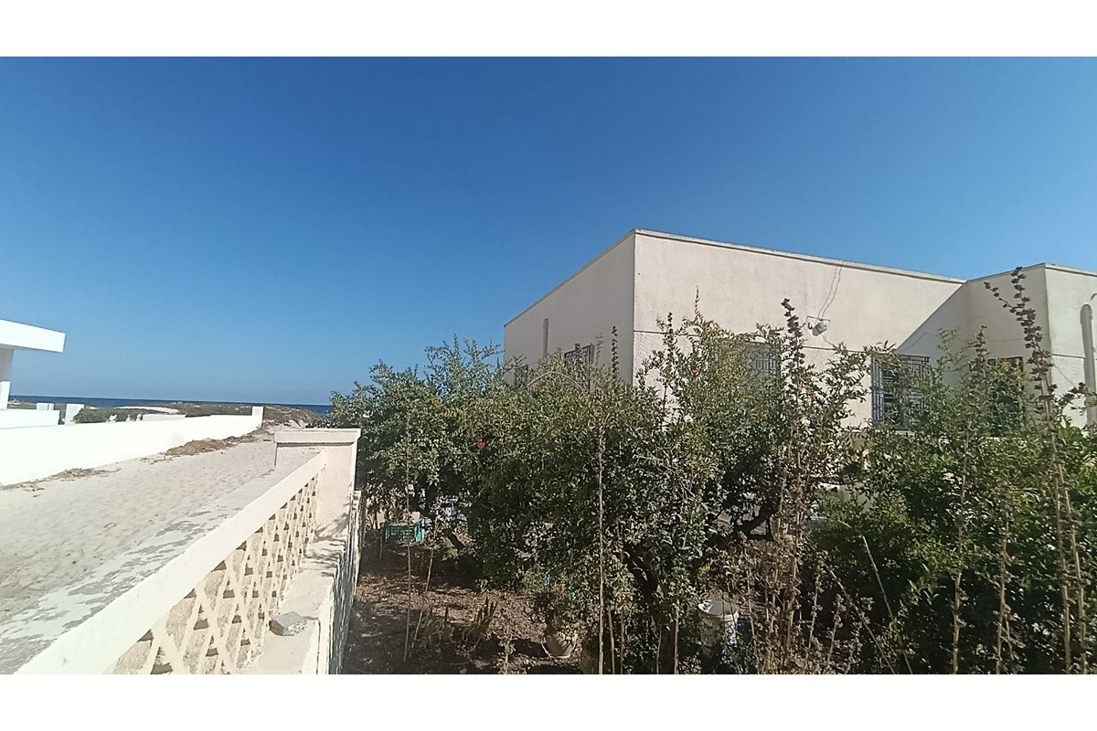Une villa pieds dans l'eau à Menzel Temim