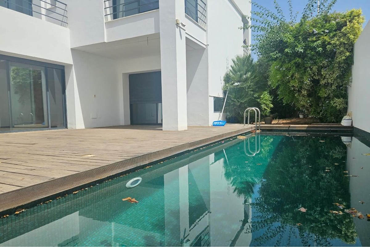 "Villa de Luxe Inégalée à Louer à La Marsa"