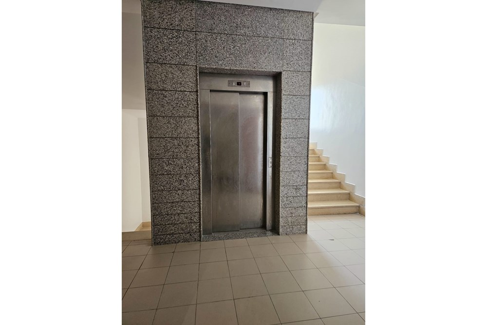 Bureau à vendre au Lac 1