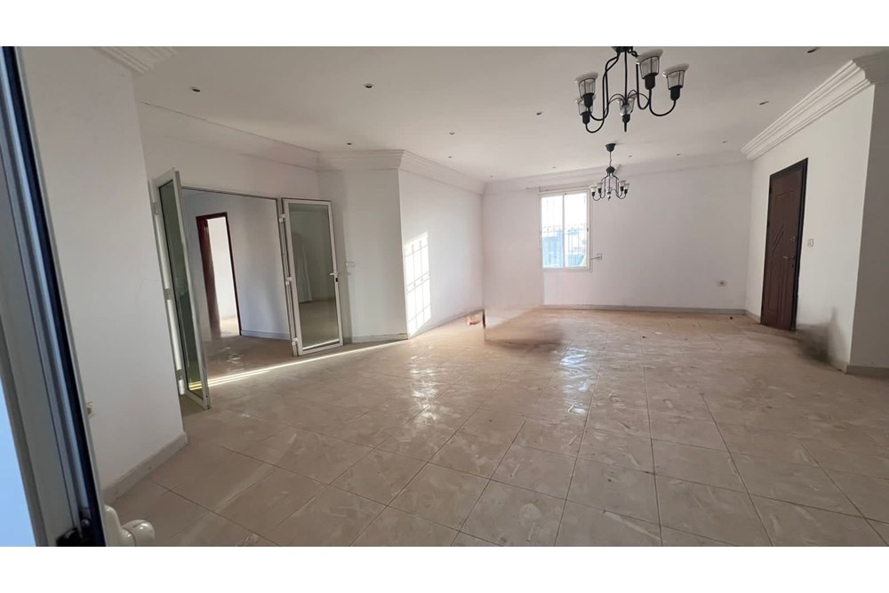 À vendre – Villa avec 2 appartements et 2 studios