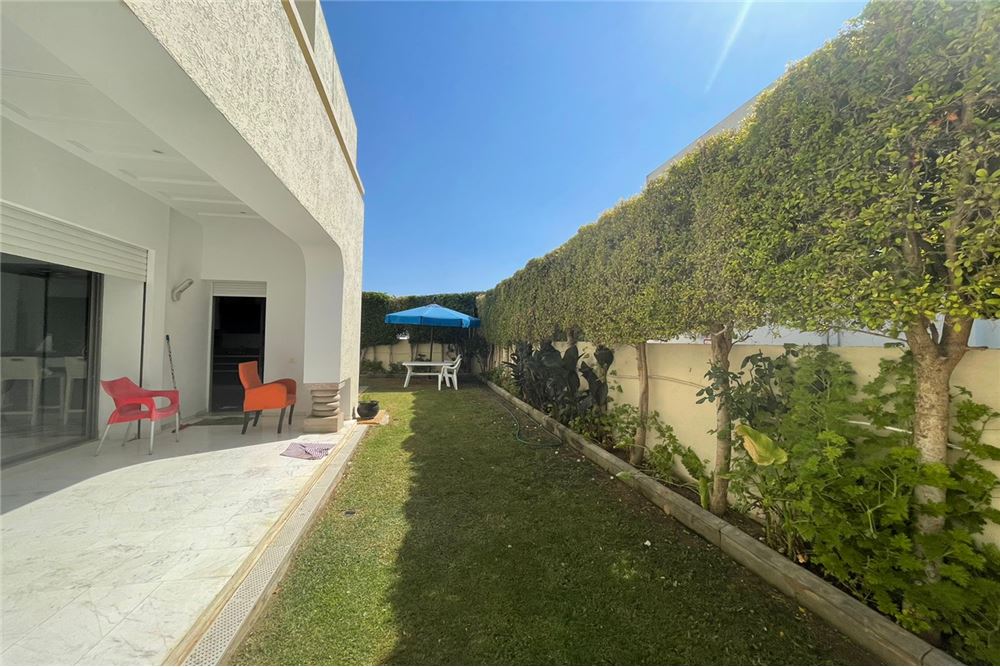 Villa de Luxe à Vendre à Cité Riadh, Kélibia