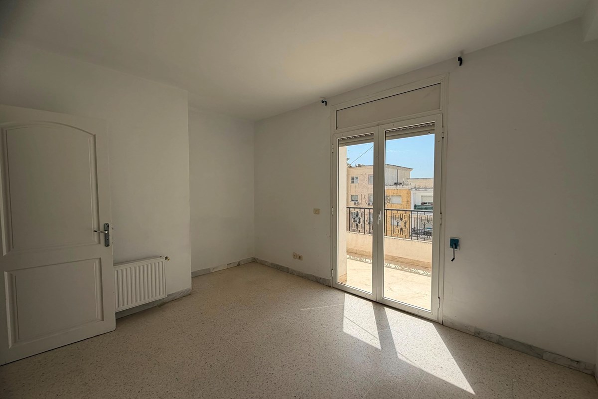 A vendre un appartement S+4 à Jardin d'el Menzah 1