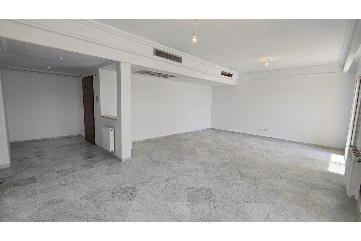 A vendre appartement S+3 au Lac2