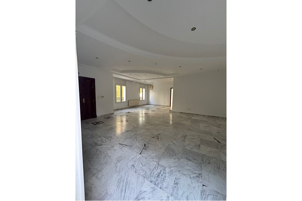 Villa S+5 a louer au lac 2