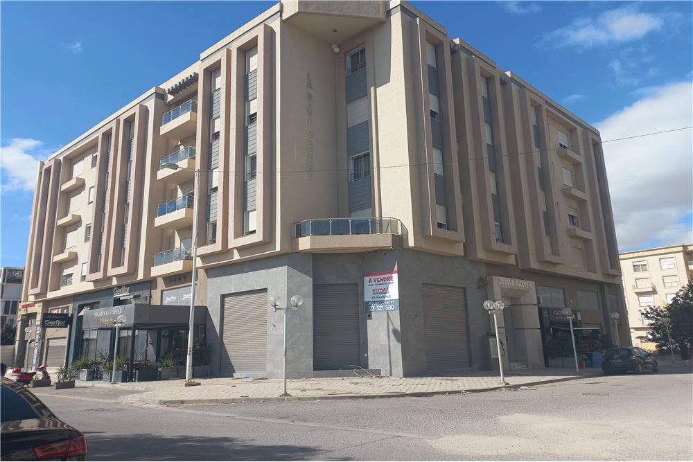 A vendre un local commercial de 160 m² sur la GP9
