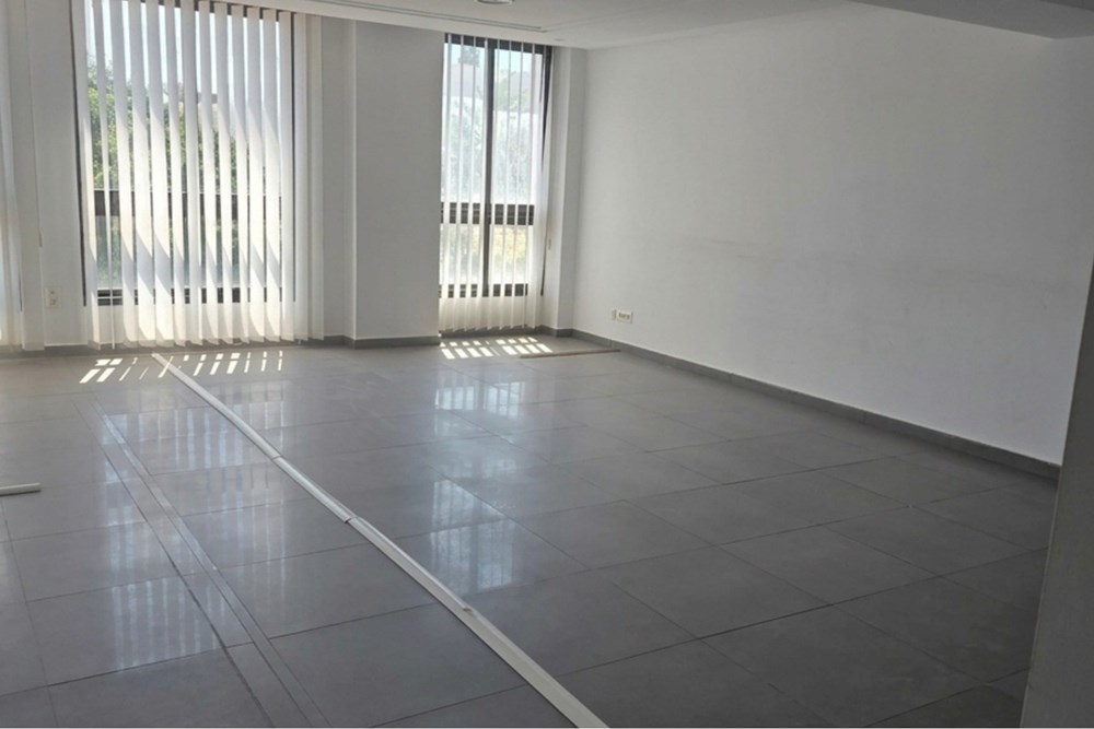 A louer Bureau H+1 – 94 m² – Les Berges du Lac 2