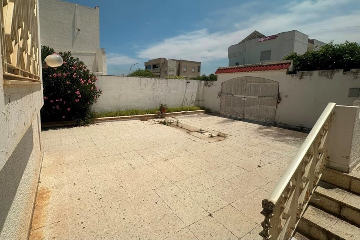 villa a vendre a Ennasr 1