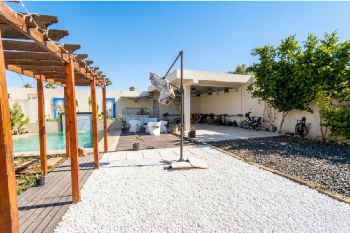 Villa meublée avec piscine soukra