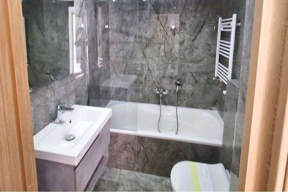 Appartement S+4 neuf haut standing à La Soukra