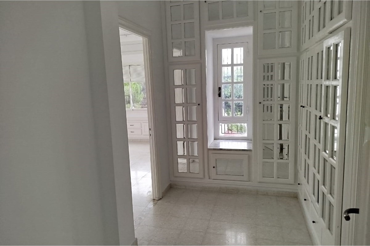 Location : Villa S+5 à 2 min du Lycée Cailloux