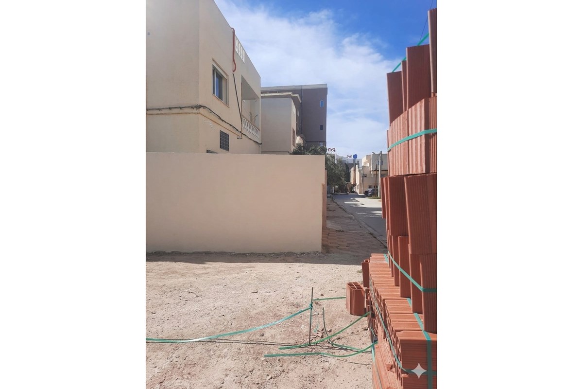 À VENDRE – Terrain sur Emplacement Premium