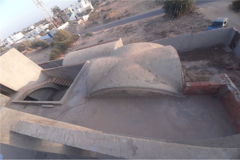 A vendre une maison d'hôte inachevée à Djerba.