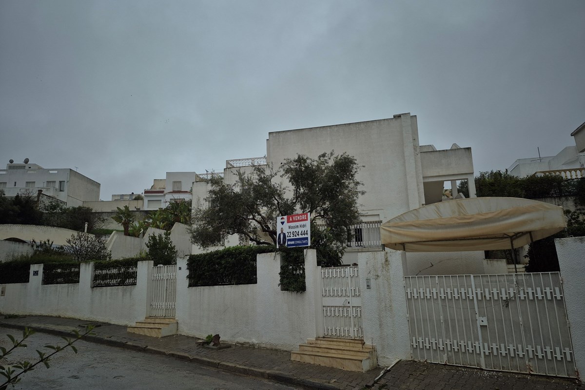 A VENDRE UNE VILLA + 2 APPARTEMENTS À EL MENZAH 9B