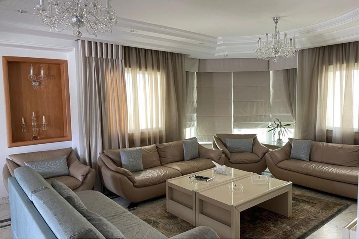 "Luxueux appart à louer à Ennasr 2, 340m², meublé"