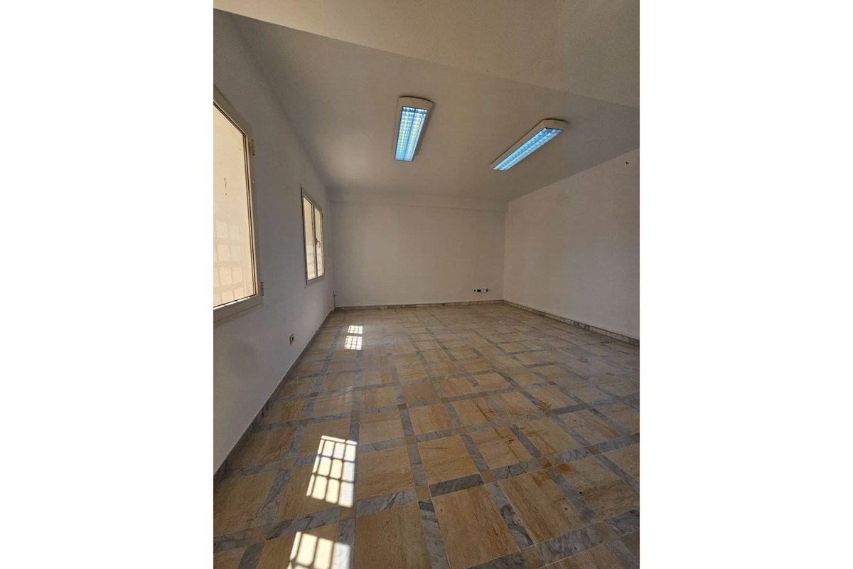 À LOUER BUREAU HALL + 5 | MONPLAISIR