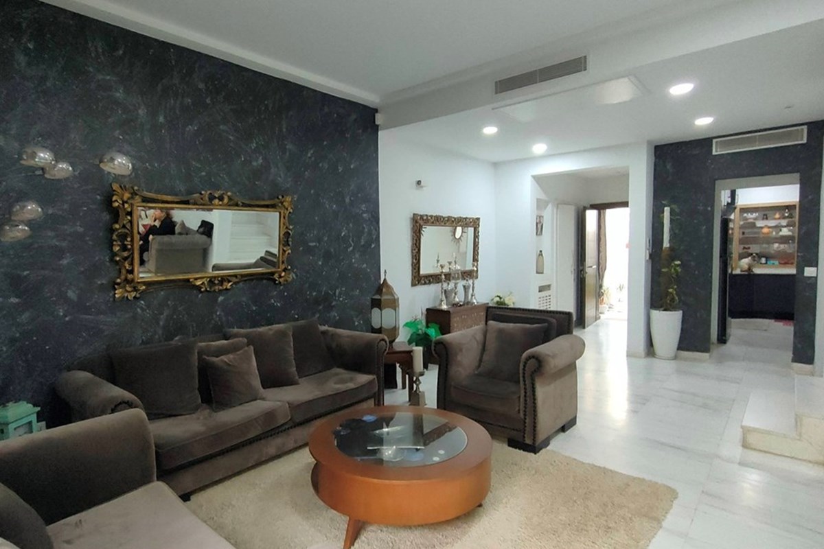 A vendre triplex s+5 à Gammarth