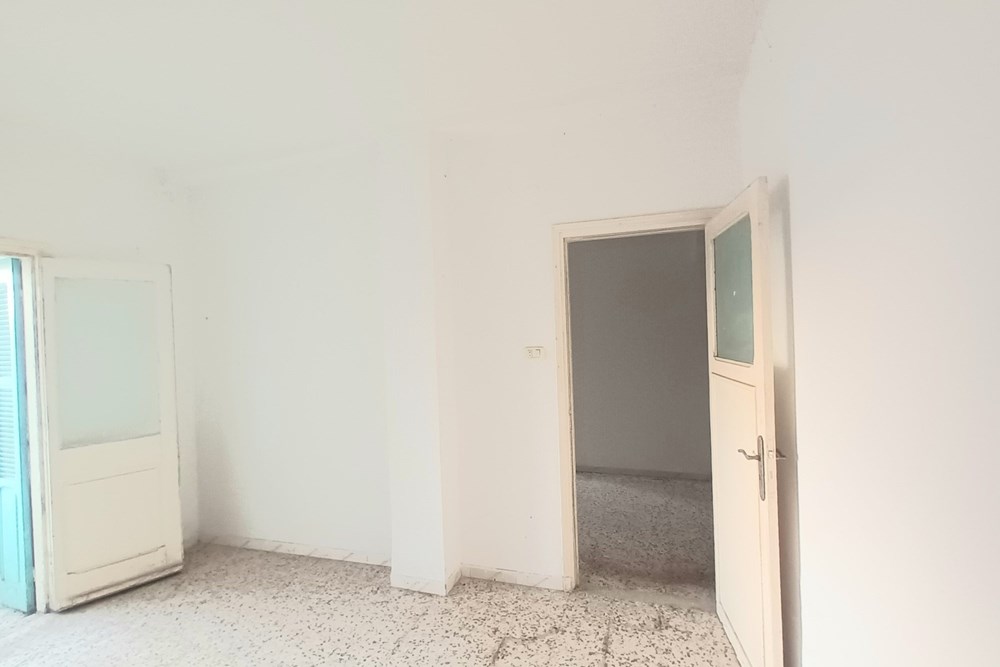 "Renovation-Ready Apartment in Bizerte Nord!"