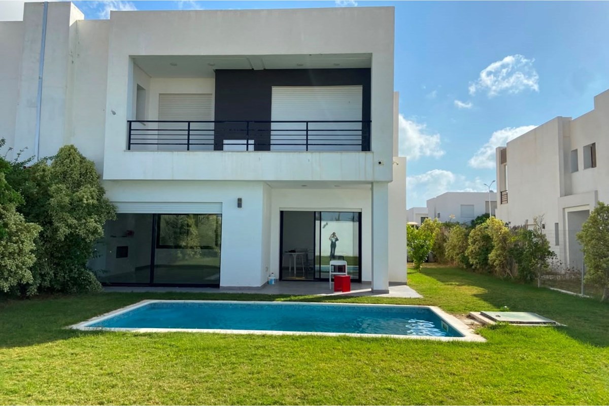 À LOUER – Villa S+4 avec piscine à Tunis Bay