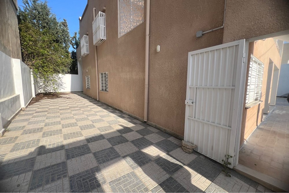 Duplex spacieux avec jardin et garages
