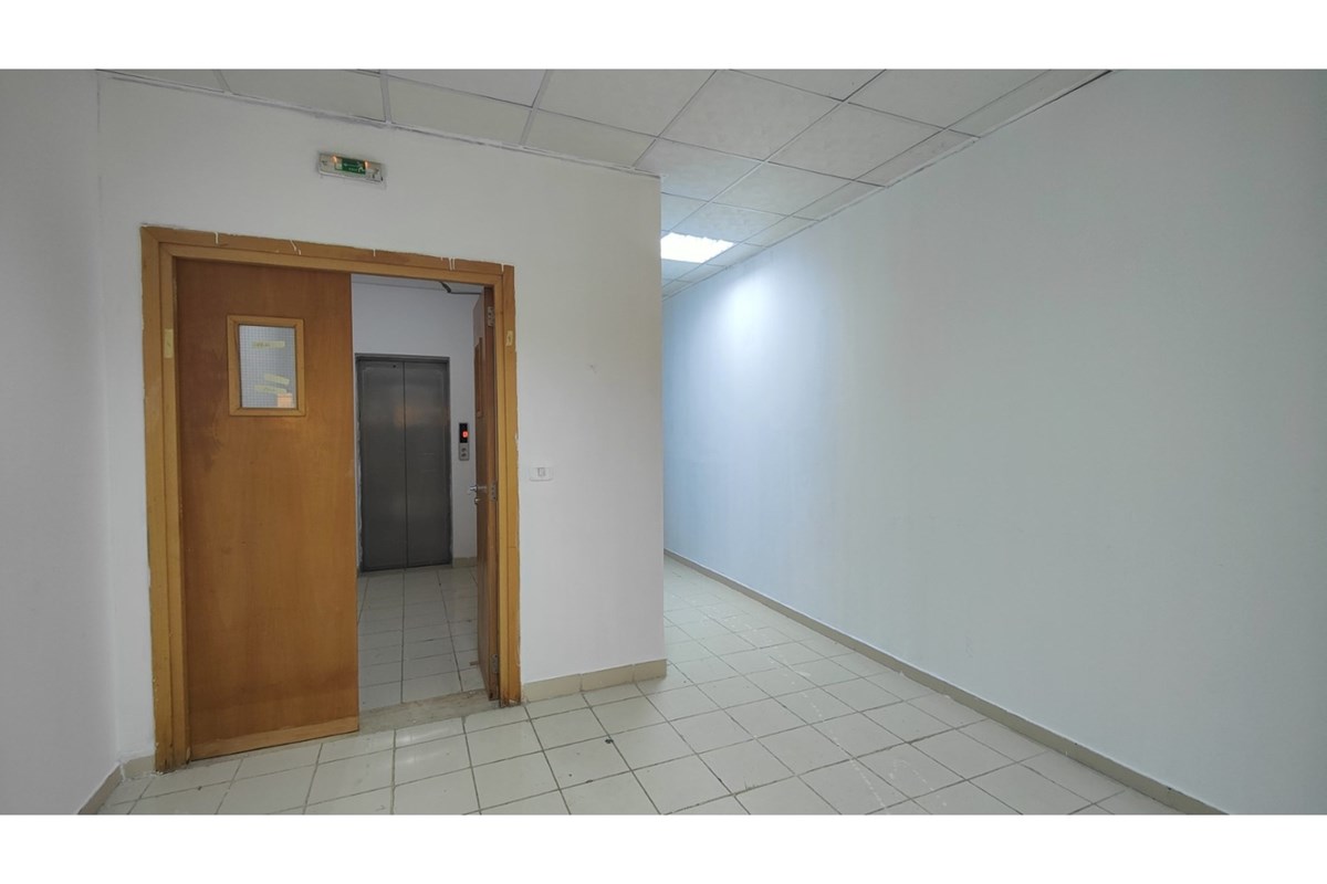 À Vendre Immeuble de Prestige au Lac 3