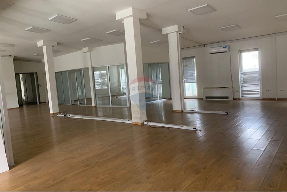 For sale: Office space on Heroes Square - Photo 2