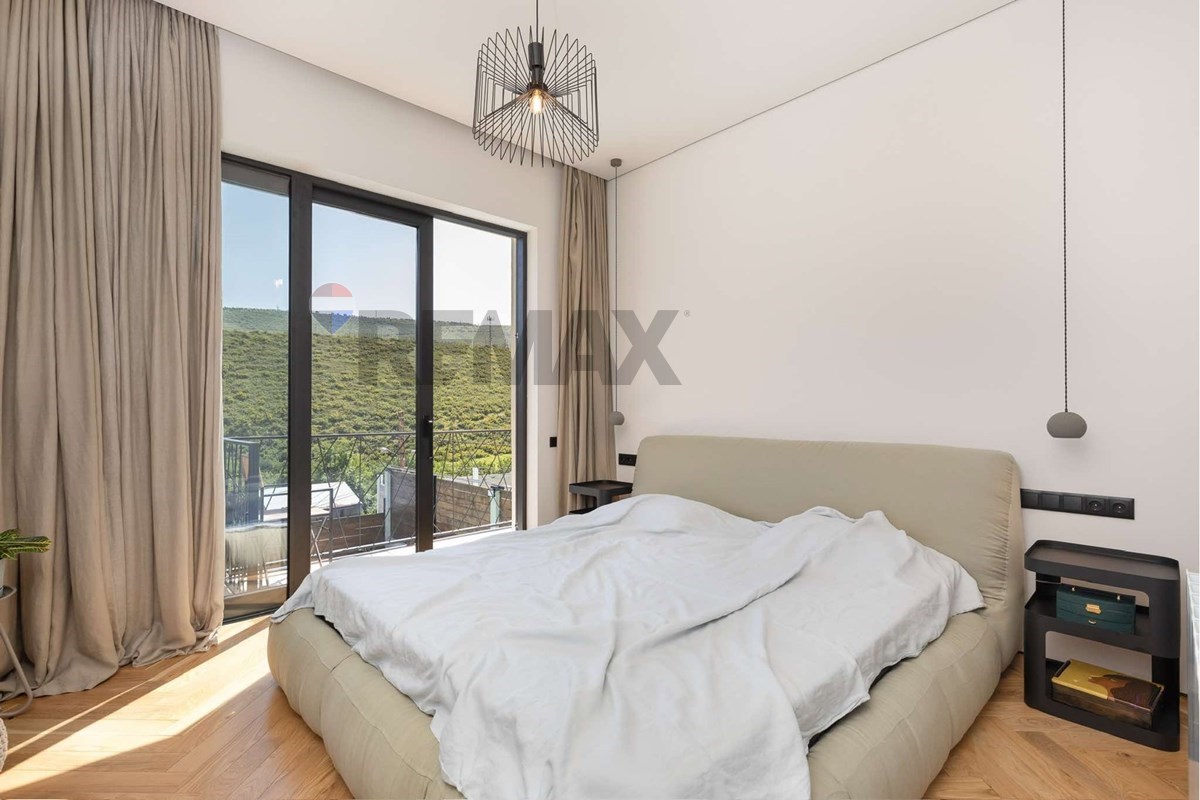 Premium Villa with Pool in Digomi - Photo 3